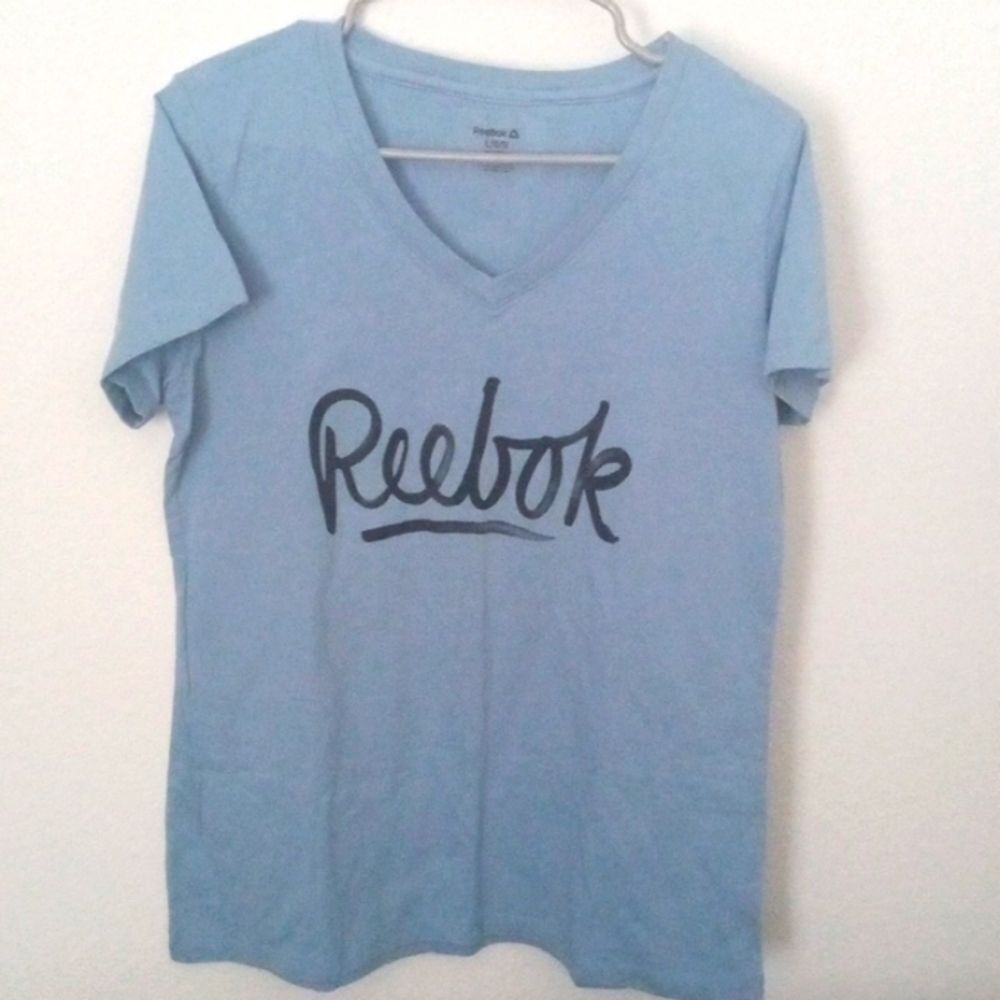 🥳 $4 FINAL PRICE❣️ EUC Women's Reebok V-Neck Tee L